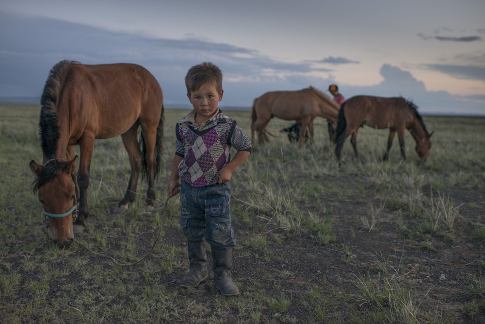 Nomads Nomadic Children Mongolia - copyright 2013 Sven Zellner/Agentur Focus